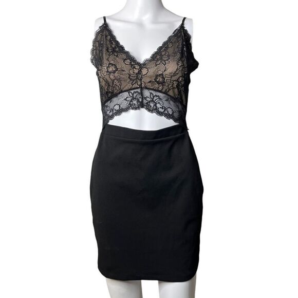 Windsor Dresses & Skirts - Windsor Lace V Neck Cut Out Mini Dress Black & Nude Size Medium